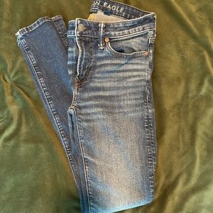 AMERICAN EAGLE SKINNY JEANS